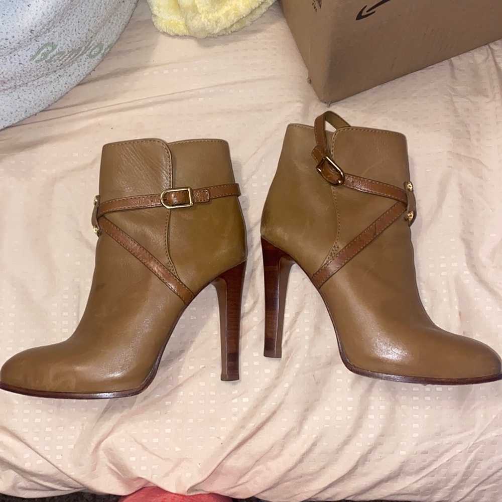 Tory Boots
